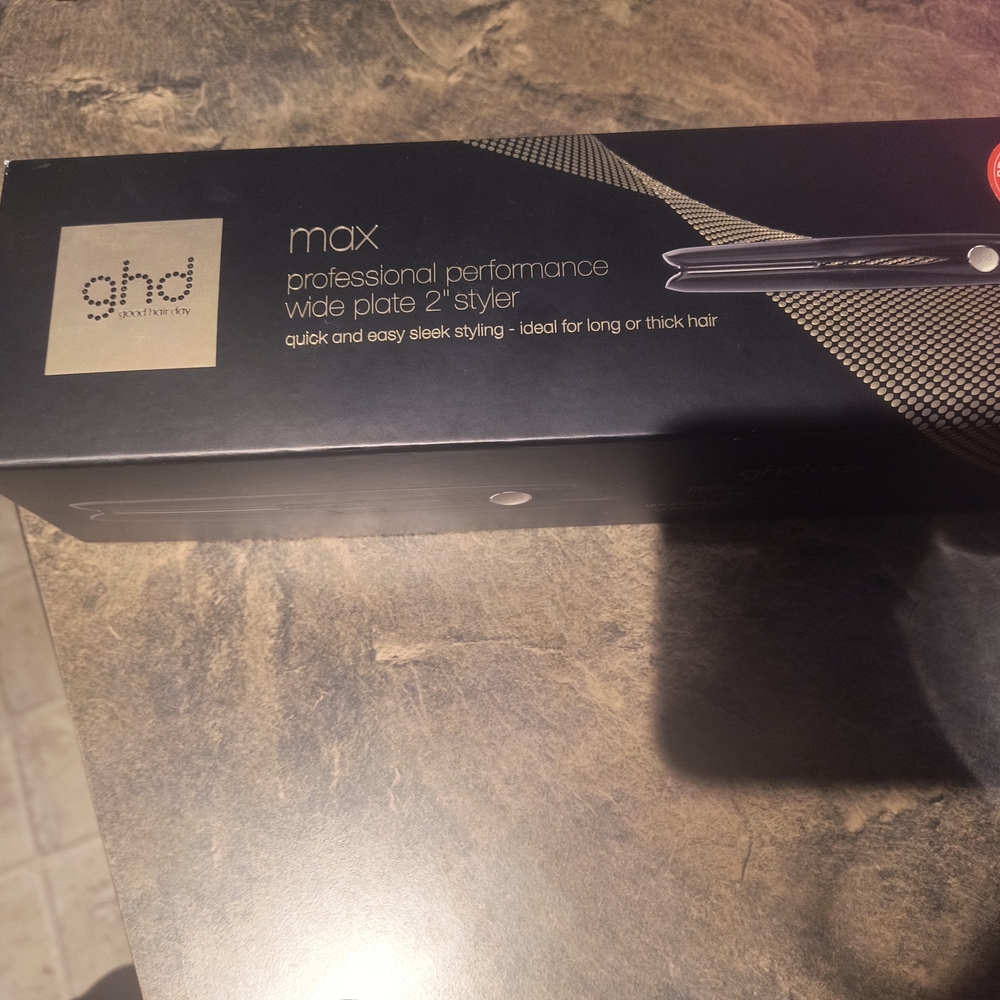 GHD Max Wide Plate Styler in Black